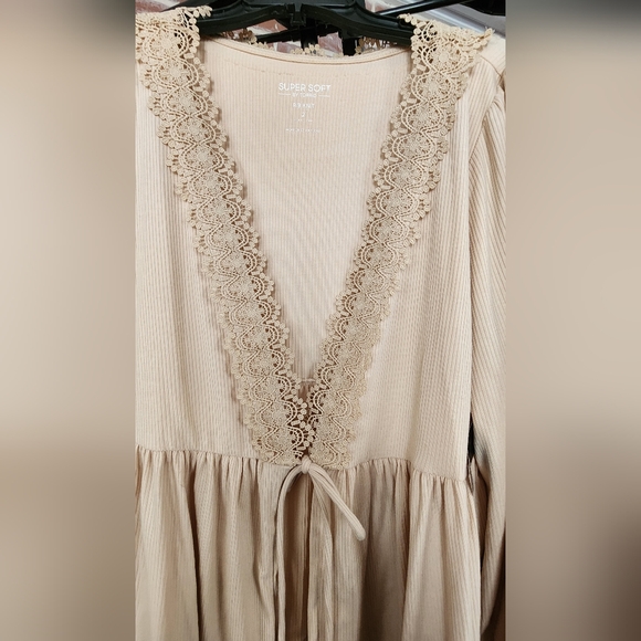 Torrid Cream Robe with Elegant Gold Trim - Picture 2 of 4
